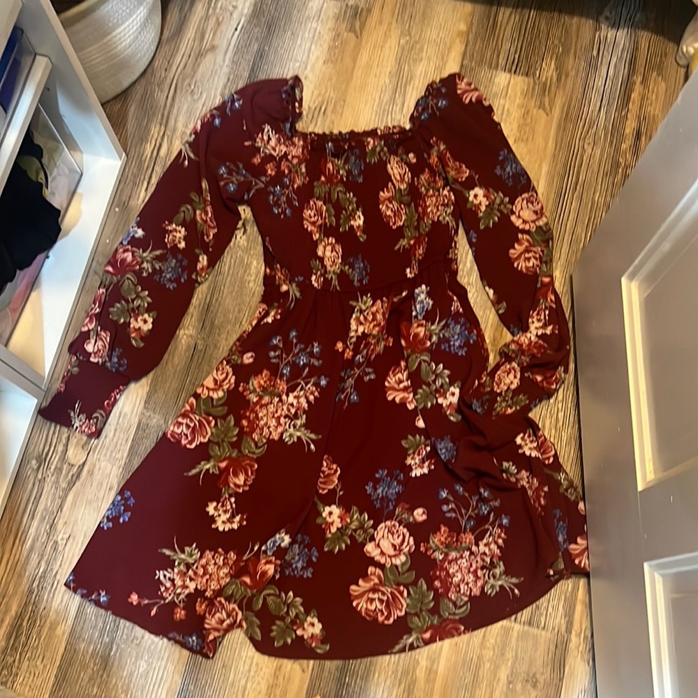 Cute Rose patterned dress size small